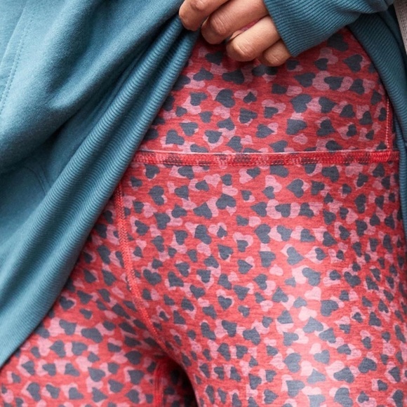 NWT Beyond Yoga Galentine’s High Waisted Heart Print Leggings - Picture 6 of 10